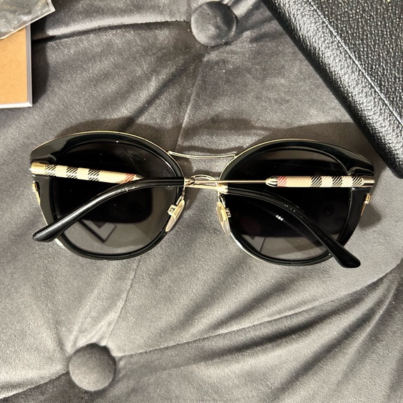Burberry Cat Eye Sunglasses - Picture 3 of 6